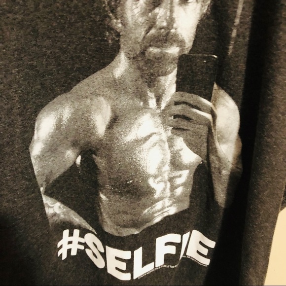 Chuck Norris #SELFIE Tee - Picture 4 of 5